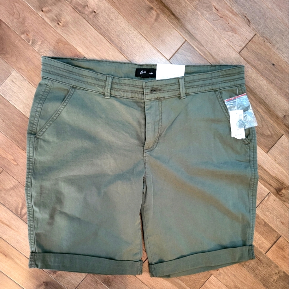 Green kaki short